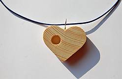Náhrdelníky - Drevený náhrdelník - Srdce, priamy zásah - 9628933_