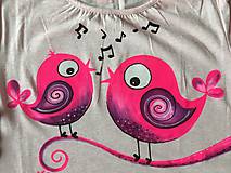 Detské oblečenie - Maľované s motívom vtáčikov-sestričiek (... v ružovom s nápisom Veľká sestrička (meno) na tričko) - 9629486_