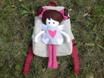 Batoh s bábikou - ružové srdiečko