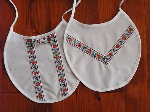 Iné doplnky - Č. 21 Folklorne podbradníky s bielou folk stuhou s motýlikom - 9635843_