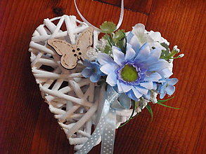 Dekorácie - Srdiečko modrým kvietkom s motýľom 15cm pre učiteľku - 9640023_