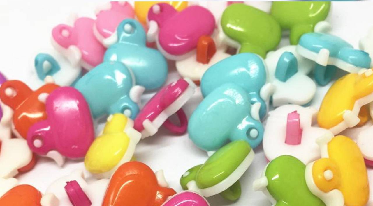 G104 Gombík plastový KAČIČKA 1,5 cm