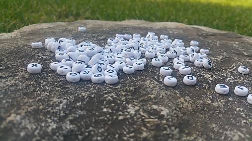 Korálky - Akrylové písmenká 200+20ks biele 7x3mm - 9648023_