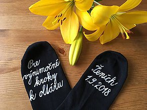 Ponožky, pančuchy, obuv - Maľované ponožky pre ženícha (čierne písaným písmom) - 9647849_