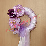 Dekorácie - Levandulovo - slabo fialový - svadobný veniec s bielymi doplnkami. Možnosť rozličných farebných stúh a kvetov. (Ružová) - 9650141_