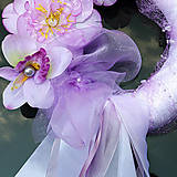 Dekorácie - Levandulovo - slabo fialový - svadobný veniec s bielymi doplnkami. Možnosť rozličných farebných stúh a kvetov. (Ružová) - 9650151_