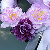 Dekorácie - Levandulovo - slabo fialový - svadobný veniec s bielymi doplnkami. Možnosť rozličných farebných stúh a kvetov. (Ružová) - 9650152_