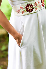 Šaty - Ľanové šaty s vyšívaným opaskom - 9658057_