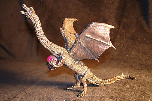 Sochy - Vzlietajúci drak s polodrahokamom - 9663642_