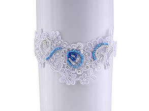 Spodná bielizeň - Svadobný podväzok s bielej s čipky vyšívanej perličkami a flitrami 01 - 9668340_