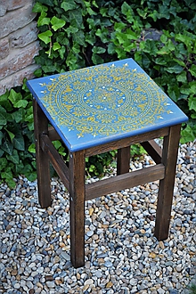 Nábytok - Modrý stolík s horčicovým ornamentom - 9668777_