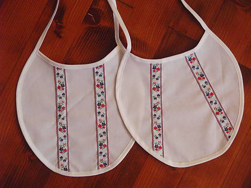 Iné doplnky - Č. 22 Folklórne podbradníky s červenými a modrými kvietkami - 9670688_