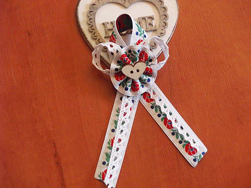 Svadobné pierka - Č. 288 Veľké folklórne pierka s krajkou a kvietkom pre svedkov, rodičov - 9674605_