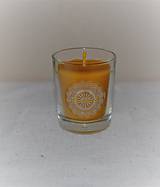 Svietidlá a sviečky - Sviečka z včelieho vosku v sklenom poháriku - 9692659_