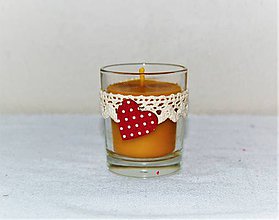 Sviečky - Sviečka z včelieho vosku v sklenom poháriku (so srdiečkom) - 9692657_