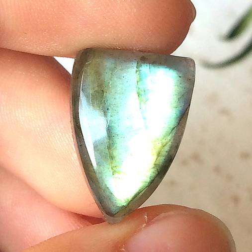 Minerály - Labradorit kabošon (12x18x4mm, 10 Ct, L136) - 9697892_