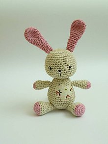 Hračky - Háčkovaný zajačik so srdiečkom (Ružová) - 9697410_
