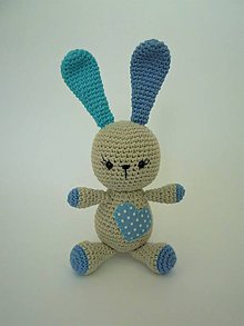Hračky - Háčkovaný zajačik so srdiečkom (Modrá) - 9697411_