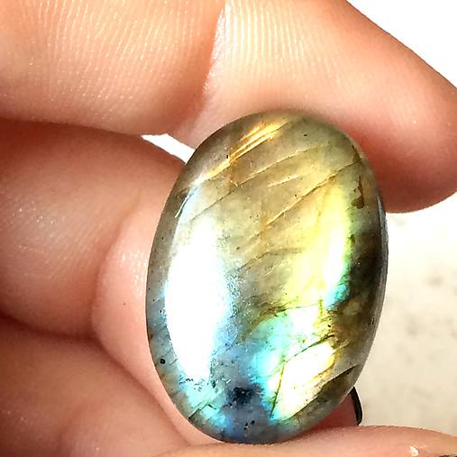 Minerály - Labradorit kabošon ovál (26x17x4mm, 18,55 Ct, L140) - 9699226_