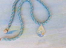 Náhrdelníky - Živicový náhrdelník s rybkou modrý, šitý - 9705001_