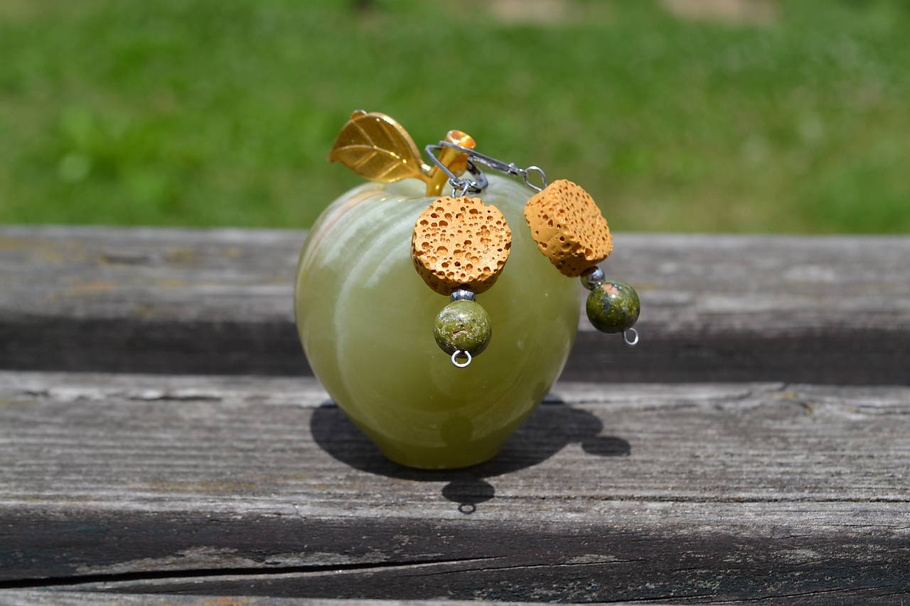 Lávové náušnice s unakitom oceľové