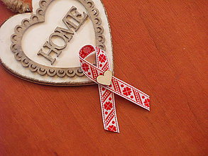 Svadobné pierka - Č. 299 Folklórne pierka červené so srdcom - 9717866_