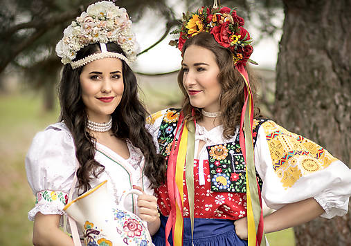 Ružovo-biela parta