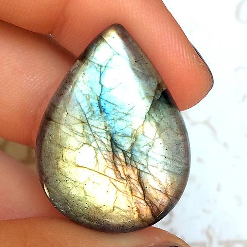 Minerály - Labradorit kabošon slza (26x20x4mm, 22,40 Ct, L173) - 9729081_