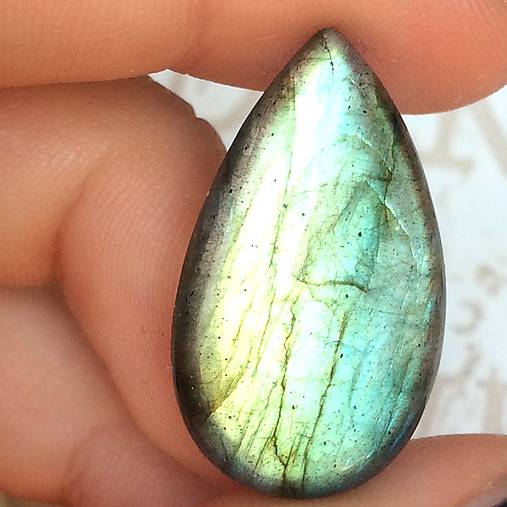 Minerály - Labradorit kabošon slza (26x15x3 mm, 16,70 Ct, L171) - 9729099_