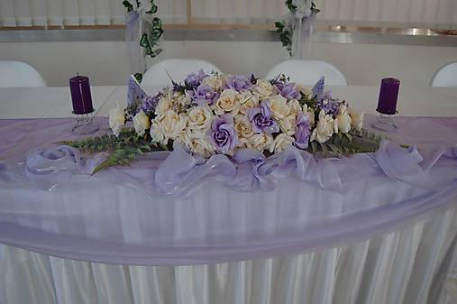 Dekorácie - výzdoba stola mladomanželov krémovo-fialová 60 cm - 9738394_