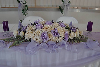Dekorácie - výzdoba stola mladomanželov krémovo-fialová 60 cm - 9738394_