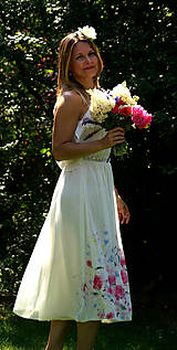 Šaty - Ručne maľované nežné svadobné šaty "meadow midi" - 9749346_