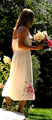 Šaty - Ručne maľované nežné svadobné šaty "meadow midi" - 9749345_