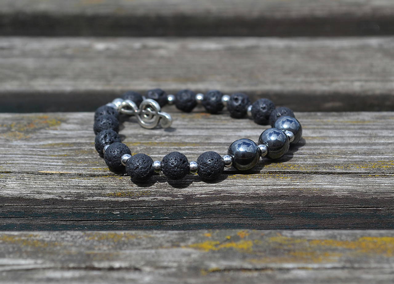 Láva s husľovým kľúčom náramok