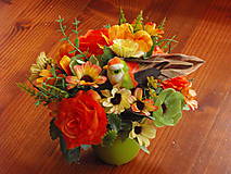 Dekorácie - Farebná oranžovo-zelená dekorácia s vtáčikom v keramike - 9754302_