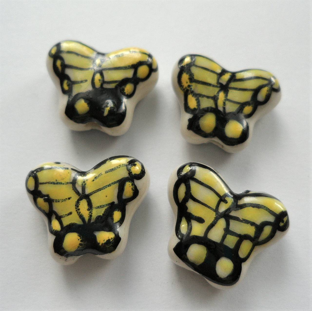 Porcelán.motýlik 13x17mm-1ks (žltá/čierna)