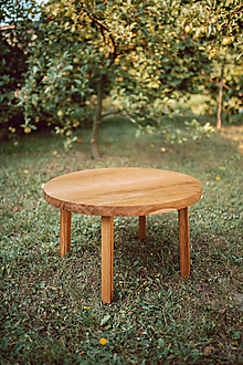 Nábytok - Kruhový konferenčný stolík s drevenými nožičkami - 9782781_