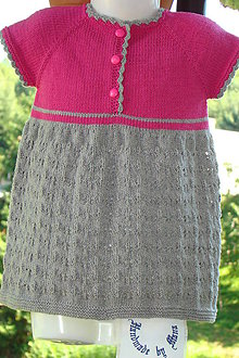 Detské oblečenie - Ručne pletené dievčenské šaty - 9786324_