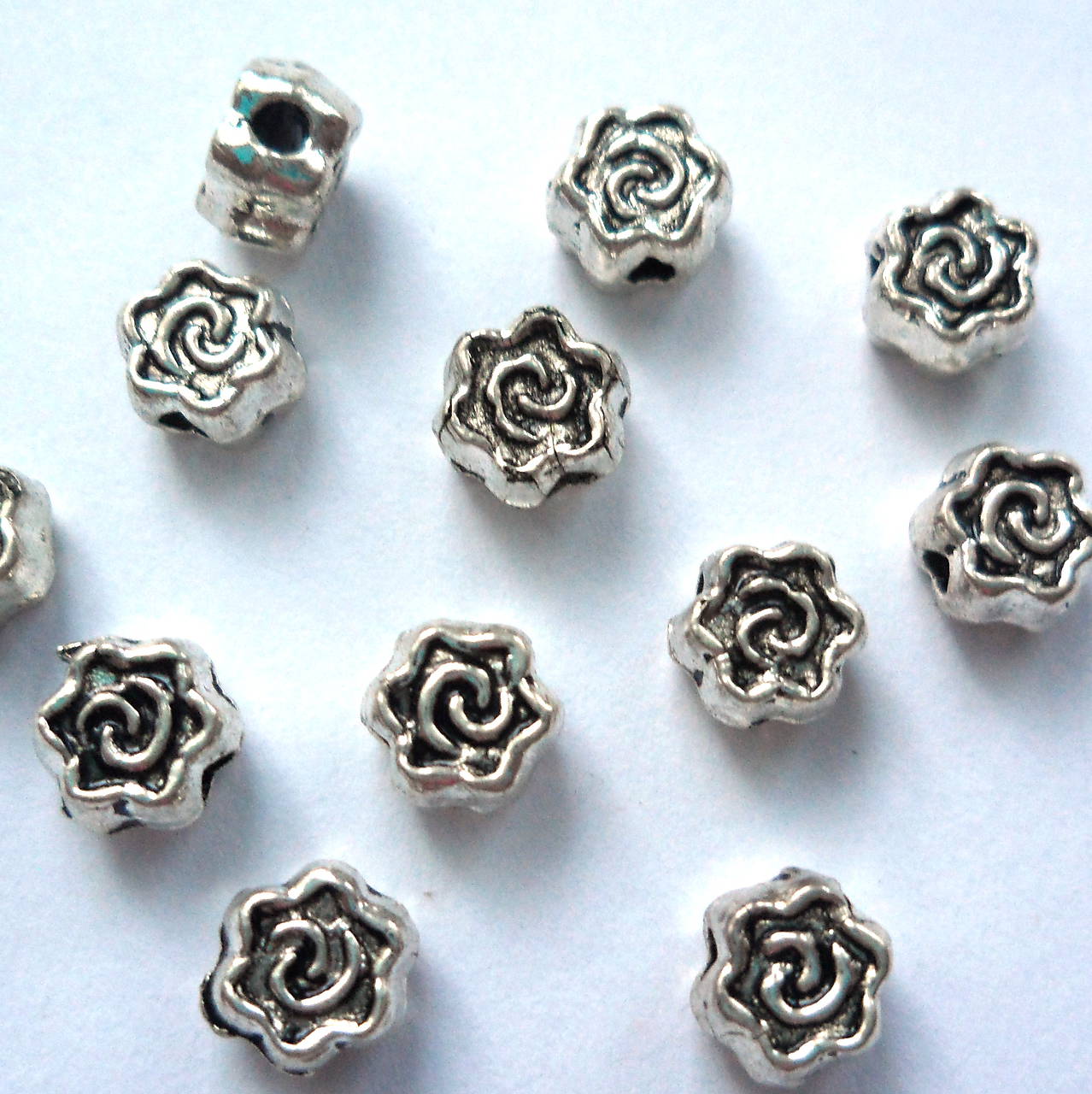 Kovové MINI kvety-1ks (4,7mm)