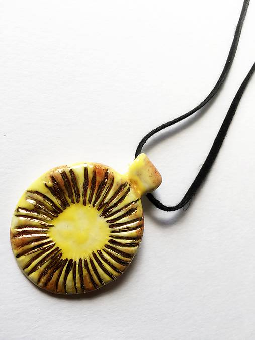 Náhrdelníky - slniečko so zlatými lúčmi /keramika/ - 9788791_