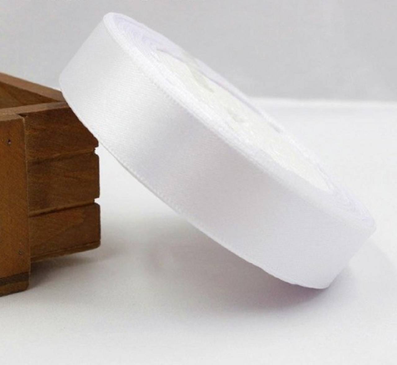SS101 Stuha saténová biela / cena za balenie 22 m (Biela 20 mm)