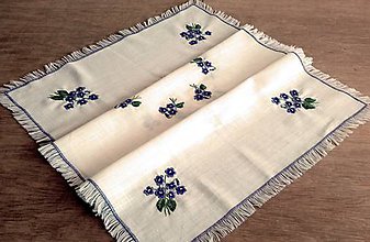 Úžitkový textil - Vyšívaný obrus - fialky - 9798317_