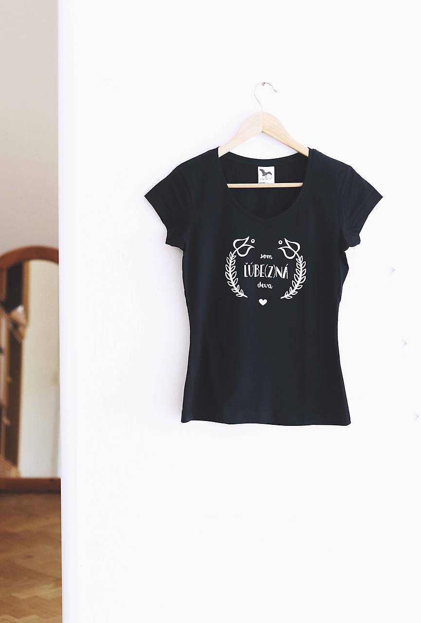 Som ľúbezná deva XL (tmavomodré tričko) / VÝPREDAJ