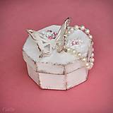 Sady šperkov - Motýľ a rosa - sada prívesku a náušníc v darčekovej krabičke - 9810531_
