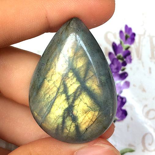 Minerály - Labradorit kabošon slza(36x25x5mm, 51,15 Ct, L235) - 9812106_