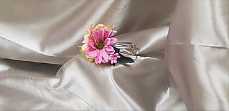 Béžovo - fialový kvetinový náramok z margarétok a hortenzií
