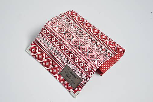 Peňaženka červená vyšívaný vzor