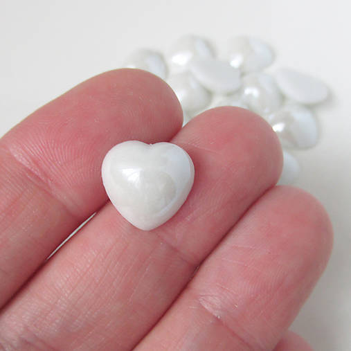 Sklenený perleťový kabošon / srdce 12x12mm