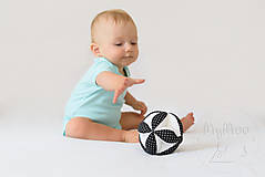 Hračky - Montessori úchopová loptička s rolničkou - čierna/bodky - 9846169_