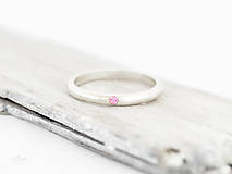 925/1000 Strieborný prsteň obrúčka, zásnubný s prírodným rúžovým zafírom